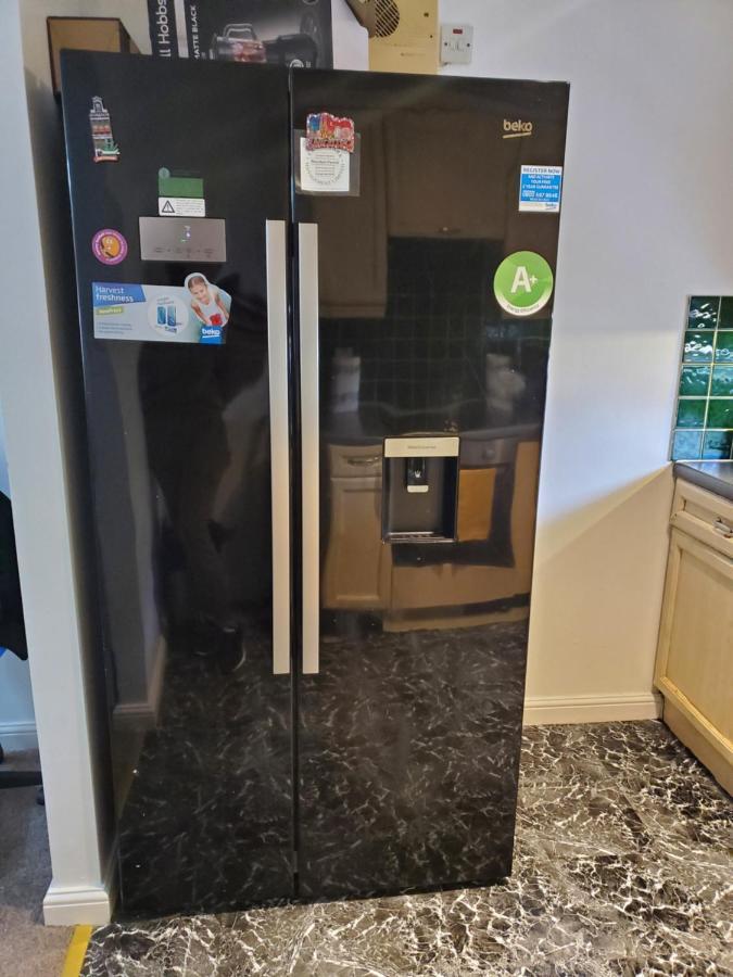 Lovely 2 Bed Flat/Apt In East London- Nice Estate. Dagenham Buitenkant foto